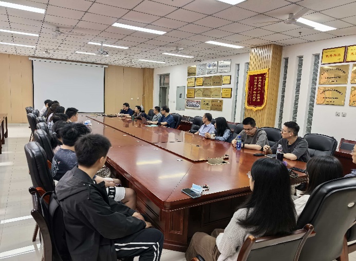 基础教学部举行2025-2026学年第二学期期中师生教学座谈会